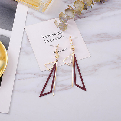 Κομψά γυναικεία σκουλαρίκια σε τριγωνικό σχήμα - τρία χρώματα