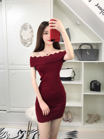 Stílusos női ruha fekete és piros színben