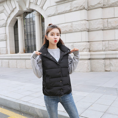 Női mellény három színben, fém gombokkal