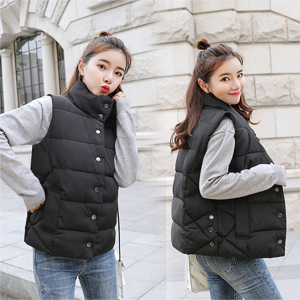 Női mellény három színben, fém gombokkal