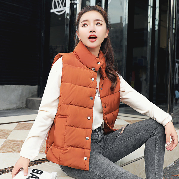 Női mellény három színben, fém gombokkal