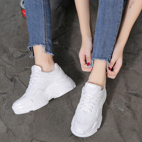 ХИТ Спортно-ежедневни дамски маратонки в бял цвят