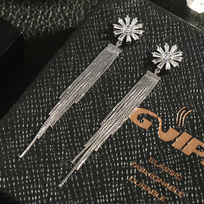 Κομψά γυναικεία σκουλαρίκια κρεμαστά - τέσσερα μοντέλα