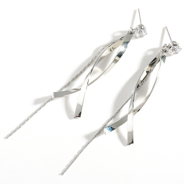 Κομψά γυναικεία σκουλαρίκια κρεμαστά  σε δύο χρώματα