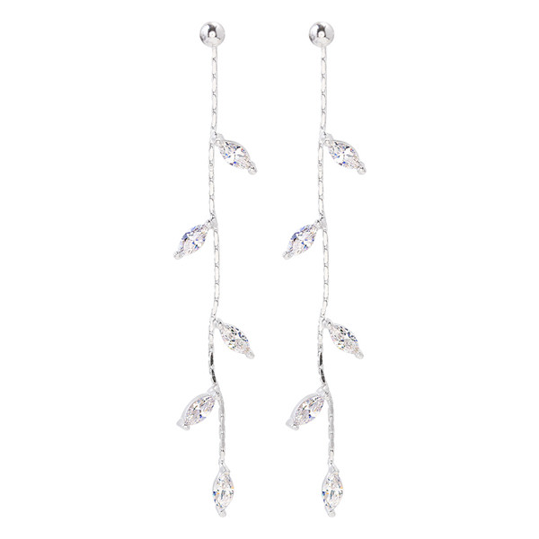 Απαλά γυναικεία σκουλαρίκια σε ασημί χρώμα