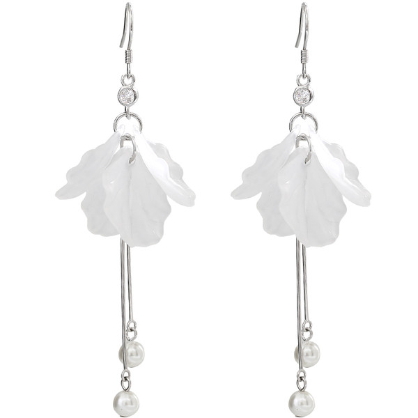 Κομψά γυναικεία σκουλαρίκιασε λευκό με πέρλες