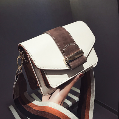 Κομψή γυναικεία τσάντα με μεταλλικό κούμπωμα