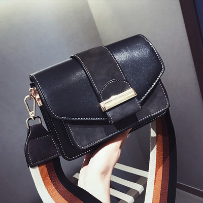 Κομψή γυναικεία τσάντα με μεταλλικό κούμπωμα