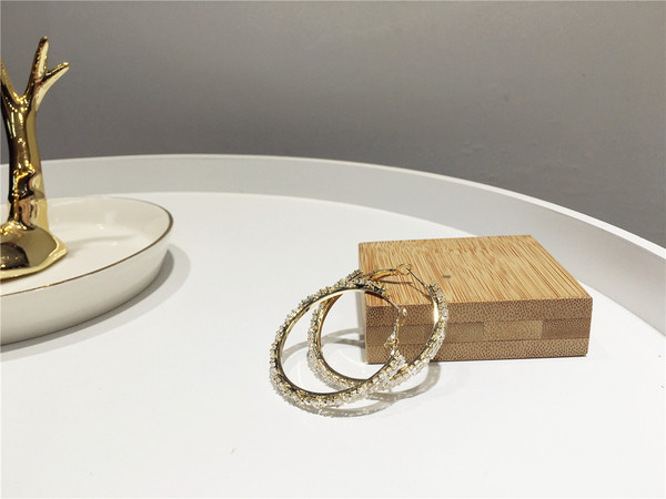 Modern női kerek fülbevaló kövekkel, két színben