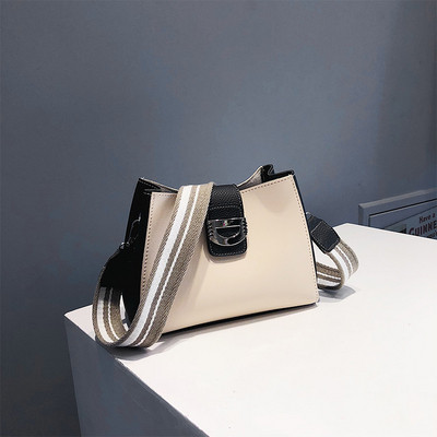 Κομψή γυναικεία τσάντα σε τρία χρώματα με μεταλλικό κούμπωμα