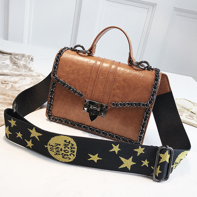 Σύγχρονη  γυναικεία τσάντα με μεταλλικό κούμπωμα σε τέσσερα χρώματα