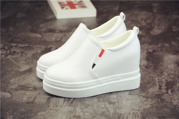 Κομψά γυναικεία αθλητικά παπούτσια με εσωτερική πλατφόρμα σε δύο χρώματα