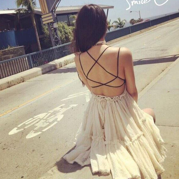 Modern női mellszoba fekete színben, keresztezett pántokkal