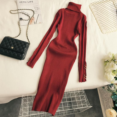 Μοντέρνο γυναικείο φόρεμα και μεταλλικά στοιχεία σε διάφορα χρώματα