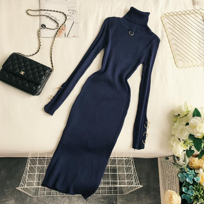 Μοντέρνο γυναικείο φόρεμα και μεταλλικά στοιχεία σε διάφορα χρώματα