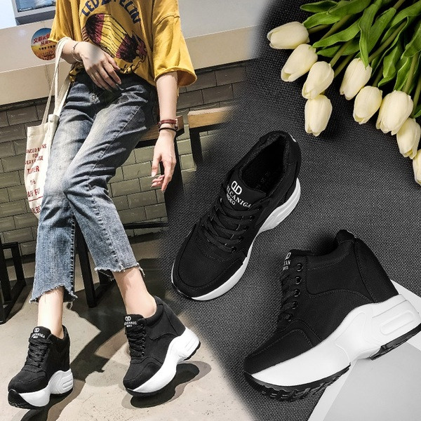 Καθημερινά γυναικεία πάνινα παπούτσια σε δύο ψηλά τακούνια