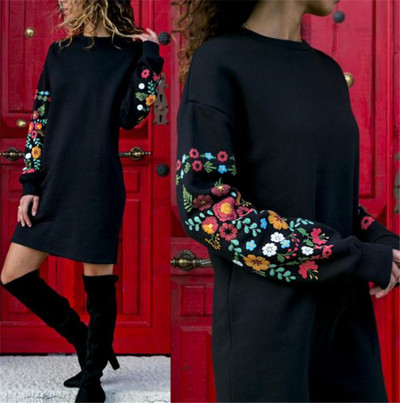 Μοντέρνο μοντέλο γυναικείο φόρεμα με έγχρωμο κέντημα σε μαύρο χρώμα