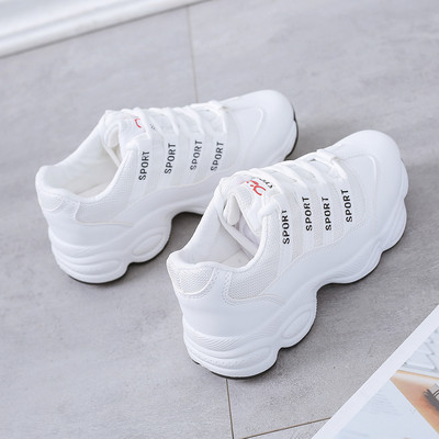 Női sportcipő három színben felirattal