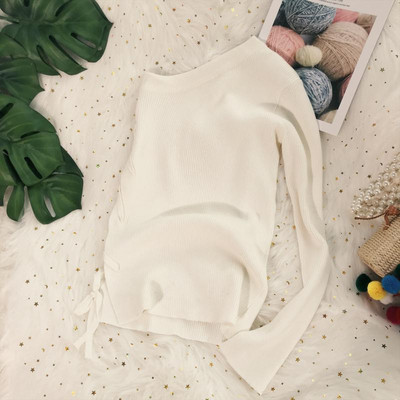 Modern női blúz egyujjal és oldalsó megkötővel, több színben