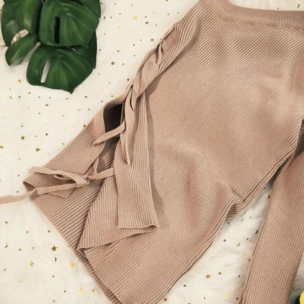 Modern női blúz egyujjal és oldalsó megkötővel, több színben