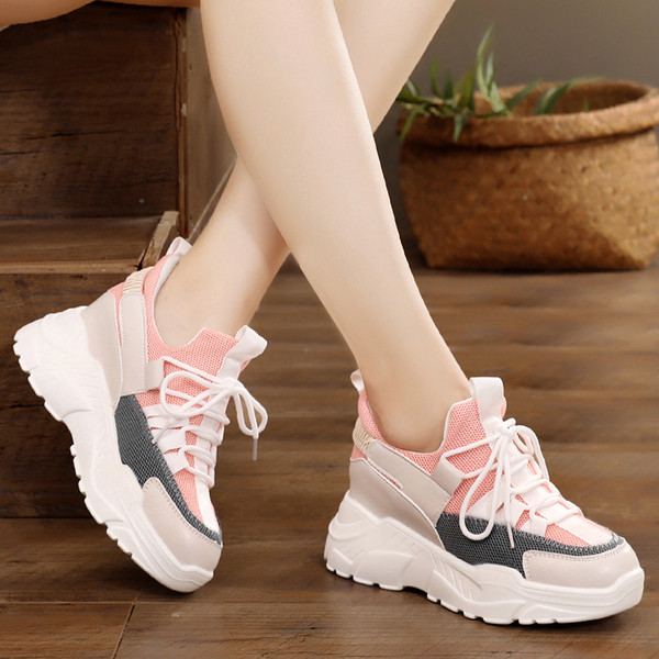 Női tornacipő magas talppal, két színben