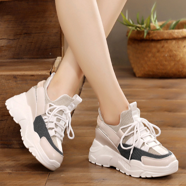 Női tornacipő magas talppal, két színben