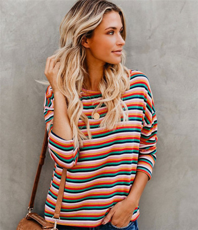 Μοντέρνα γυναικεία ριγέ μπλούζα με λαιμόκοψη