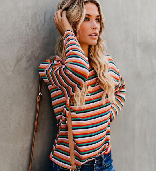 Μοντέρνα γυναικεία ριγέ μπλούζα με λαιμόκοψη