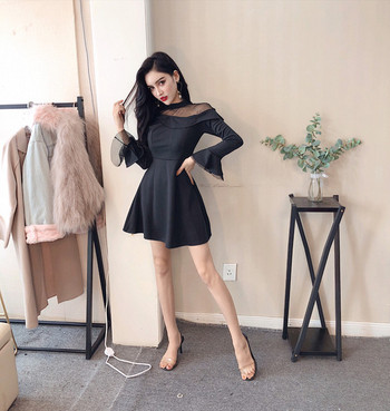 Μοντέρνο γυναικείο φόρεμα με μανίκι λωτού σε μαύρο και κόκκινο χρώμα