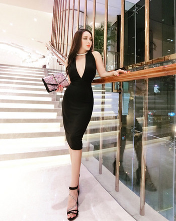 Elegáns női ruha érdekes hátrésszel két színben