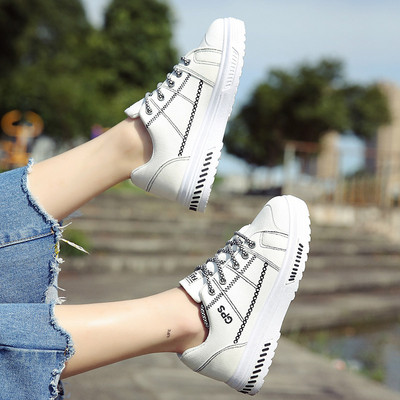 Kényelmes női tornacipő három színben