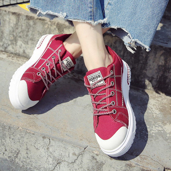 Kényelmes női tornacipő három színben