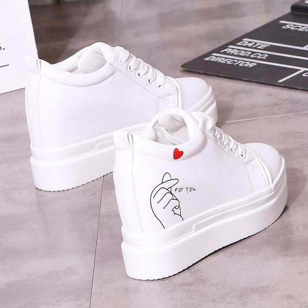 Modern női tornacipő platformmal, két színben, rátéttel