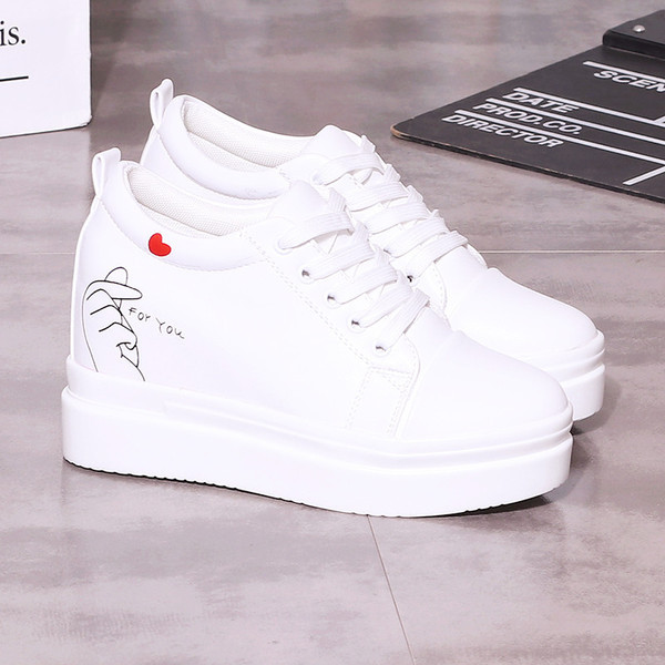 Modern női tornacipő platformmal, két színben, rátéttel