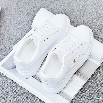 Ανδρικά πάνινα παπούτσια σε λευκό με κεντήματα