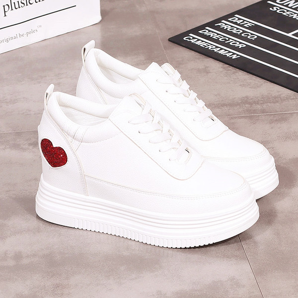 Elegáns női platform tornacipő fehér színben - két modell