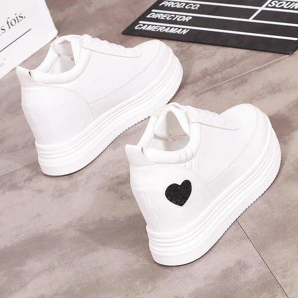 Elegáns női platform tornacipő fehér színben - két modell