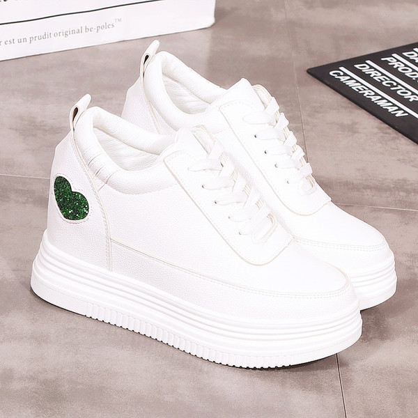 Elegáns női platform tornacipő fehér színben - két modell