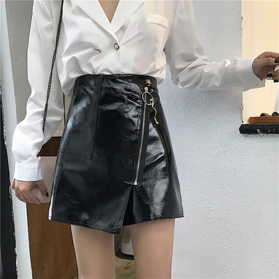 Aktuális női rövid szoknya eko bőrből fekete és piros színben