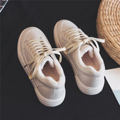 Kényelmes női tornacipő vastag béléssel, három színben