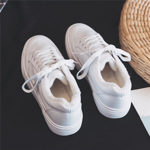 Kényelmes női tornacipő vastag béléssel, három színben