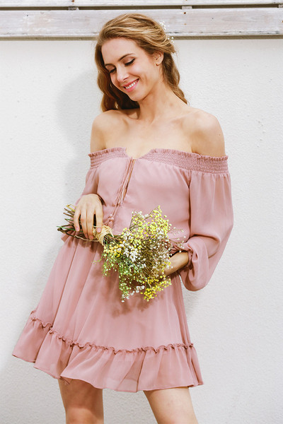 Stílusos női ruha ejtett ujjakkal, négy színben