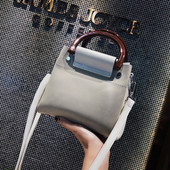 Praktikus női táska négy színben