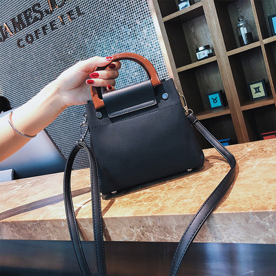 Praktikus női táska négy színben