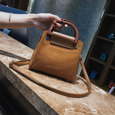 Praktikus női táska négy színben