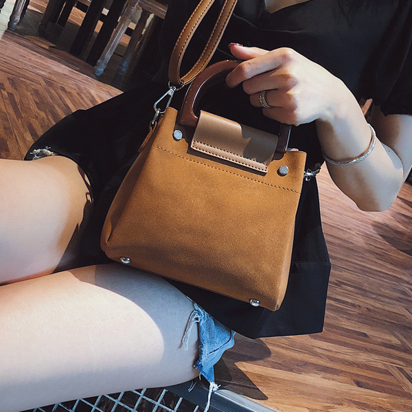 Praktikus női táska négy színben