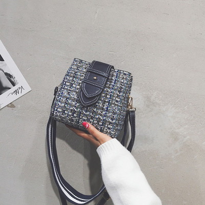 Κομψή γυναικεία τσάντα με μικρή και μακρά λαβή