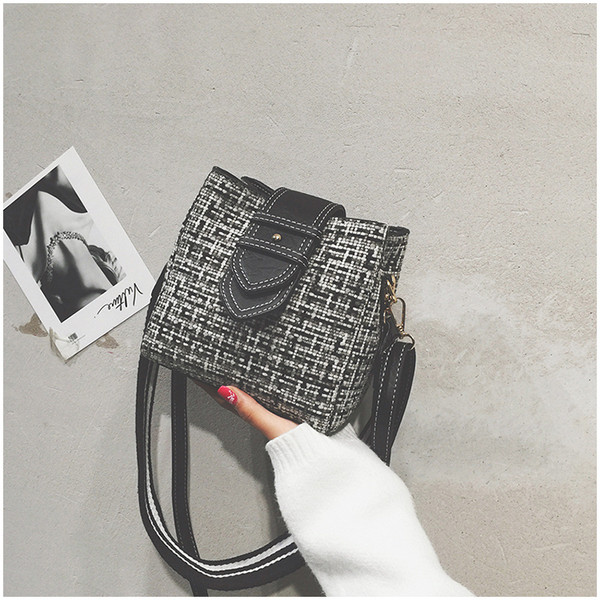 Κομψή γυναικεία τσάντα με μικρή και μακρά λαβή