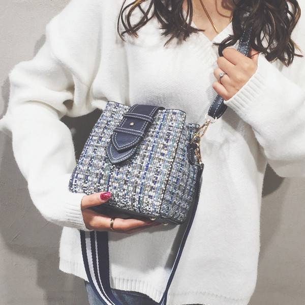 Κομψή γυναικεία τσάντα με μικρή και μακρά λαβή