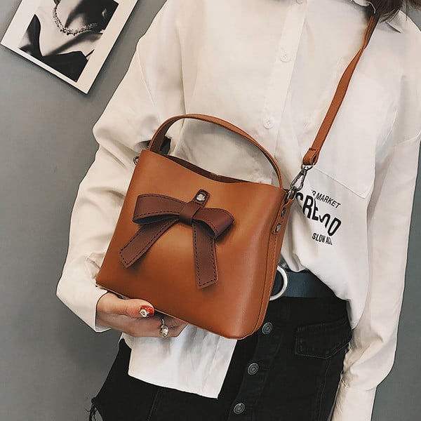 Alkalmi kézitáska szalaggal több színben